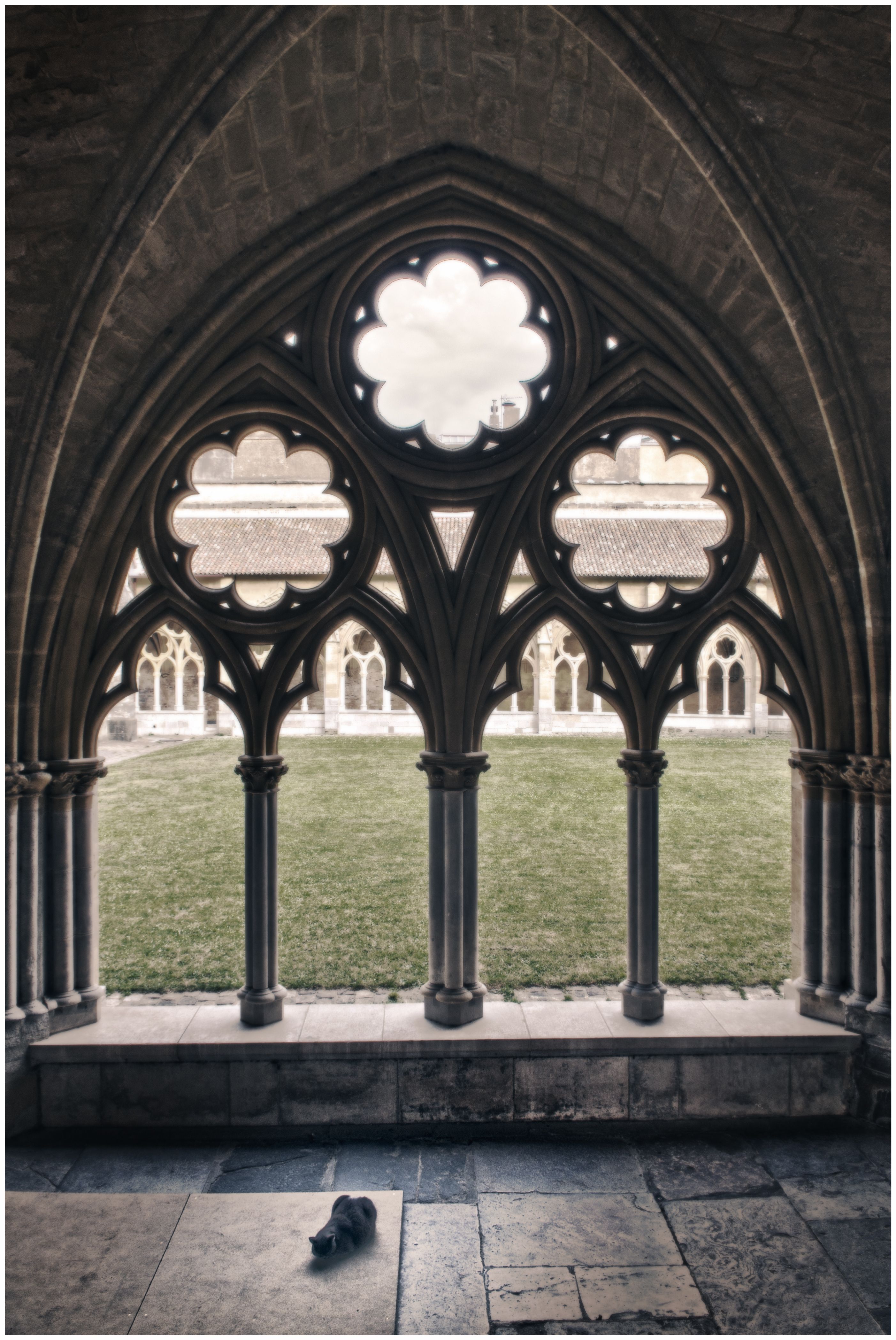 Photo: Cloître de la cathédrale Sainte-Marie de Bayonne (HDR) - France